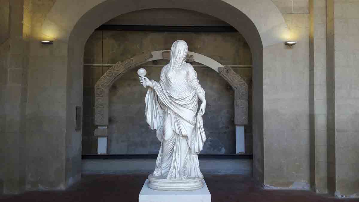 Sarcofago di Beatrice del Balzo Scultura di Samartino