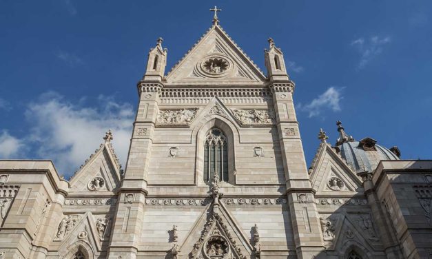 Passeggiata (con vista) sui tetti del Duomo di Napoli