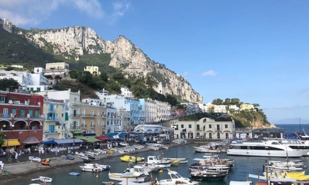 Capri, l’isola Azzurra nel Golfo di Napoli