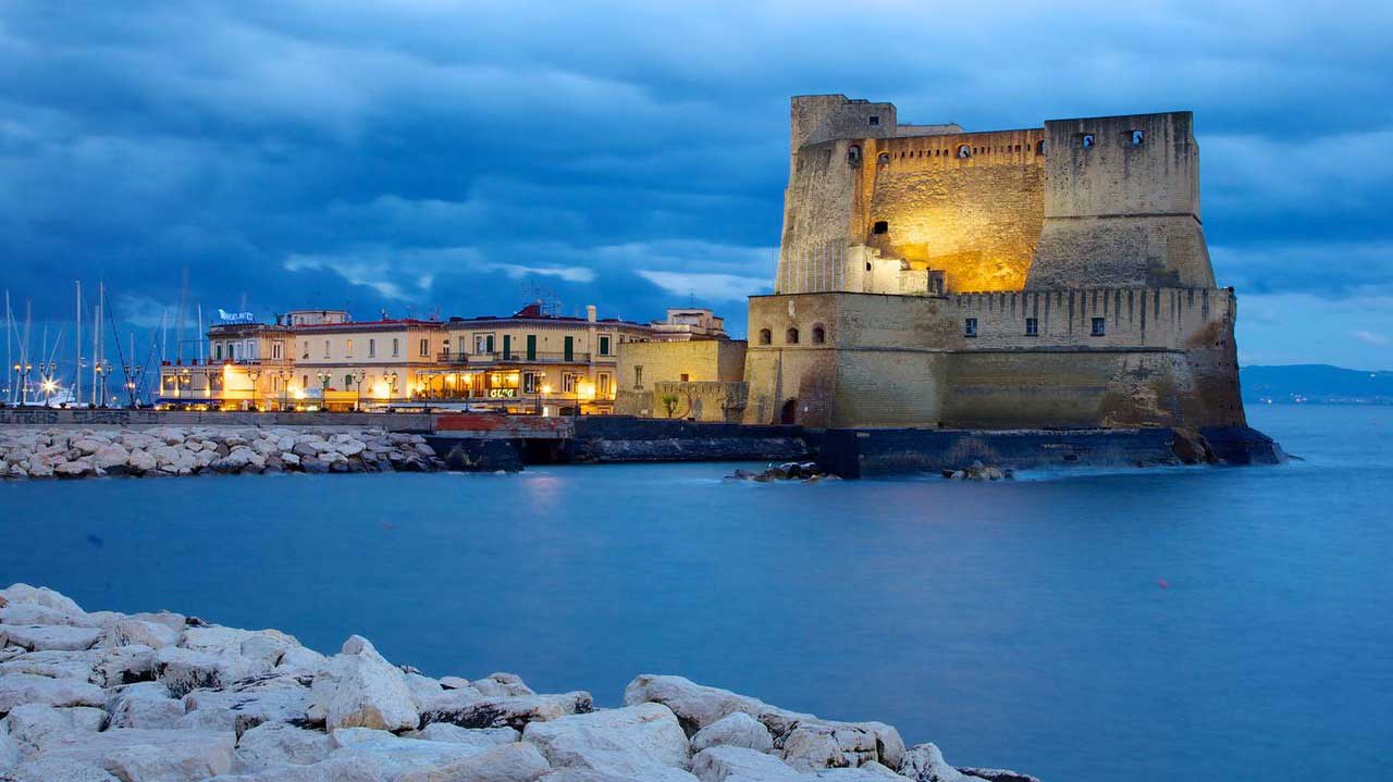 Castel dell'Ovo di Notte - Vista dal Lungomare