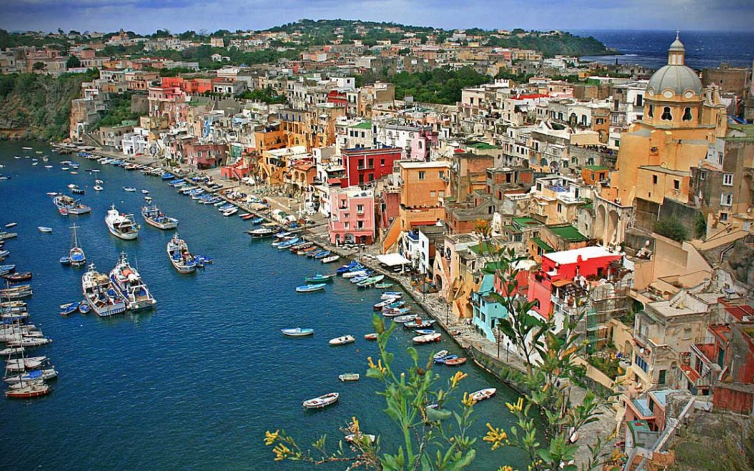 Isola di Procida, terra di sole, mare e limoni