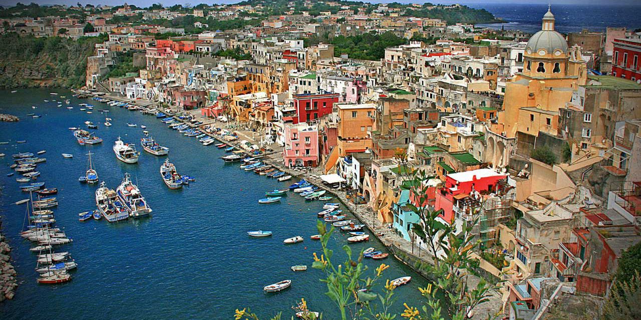 Isola di Procida, terra di sole, mare e limoni