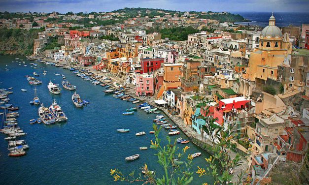 Isola di Procida, terra di sole, mare e limoni