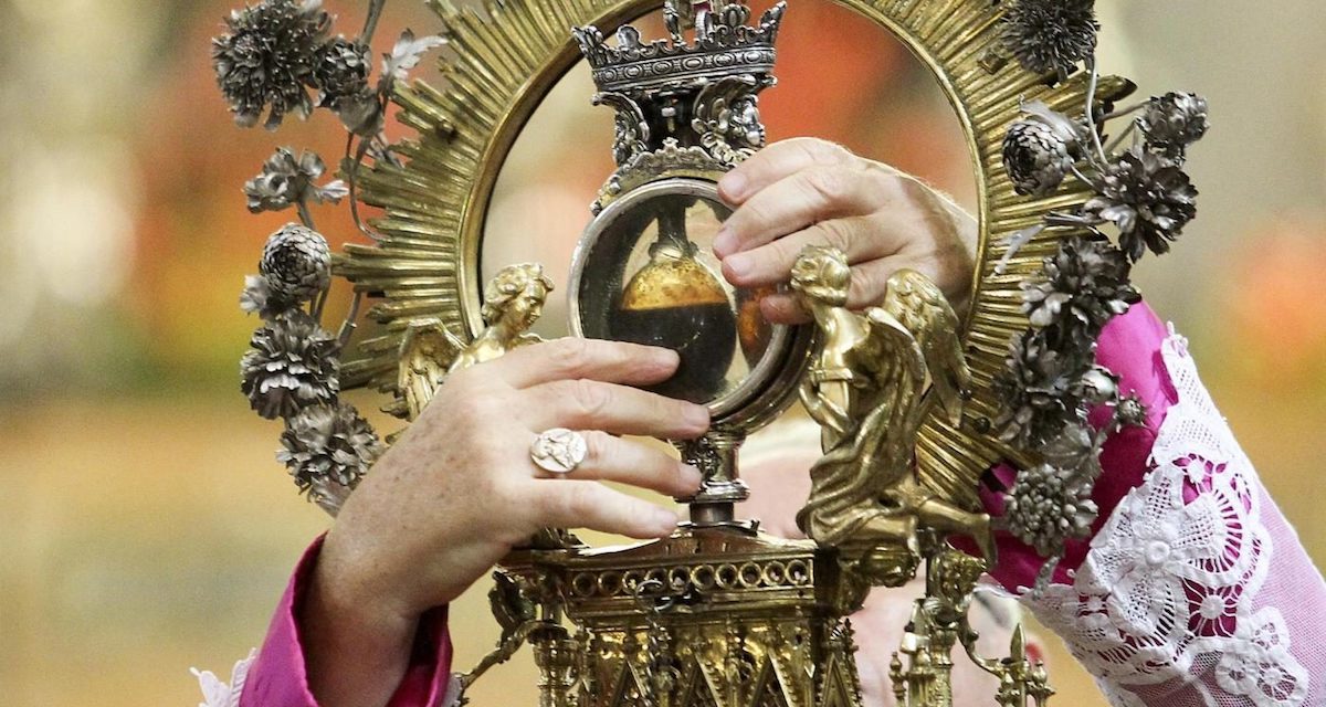 Miracolo di San Gennaro: il prodigio del sangue che si scioglie