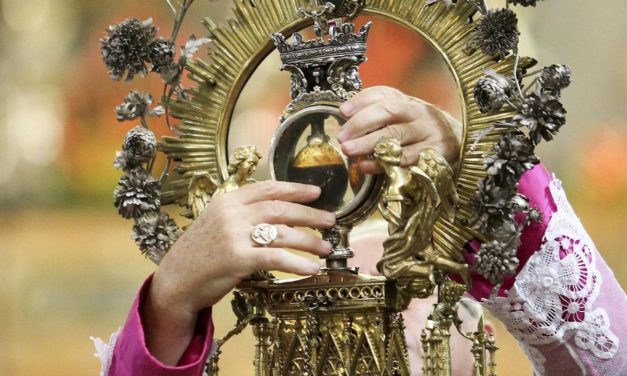 Miracolo di San Gennaro: il prodigio del sangue che si scioglie