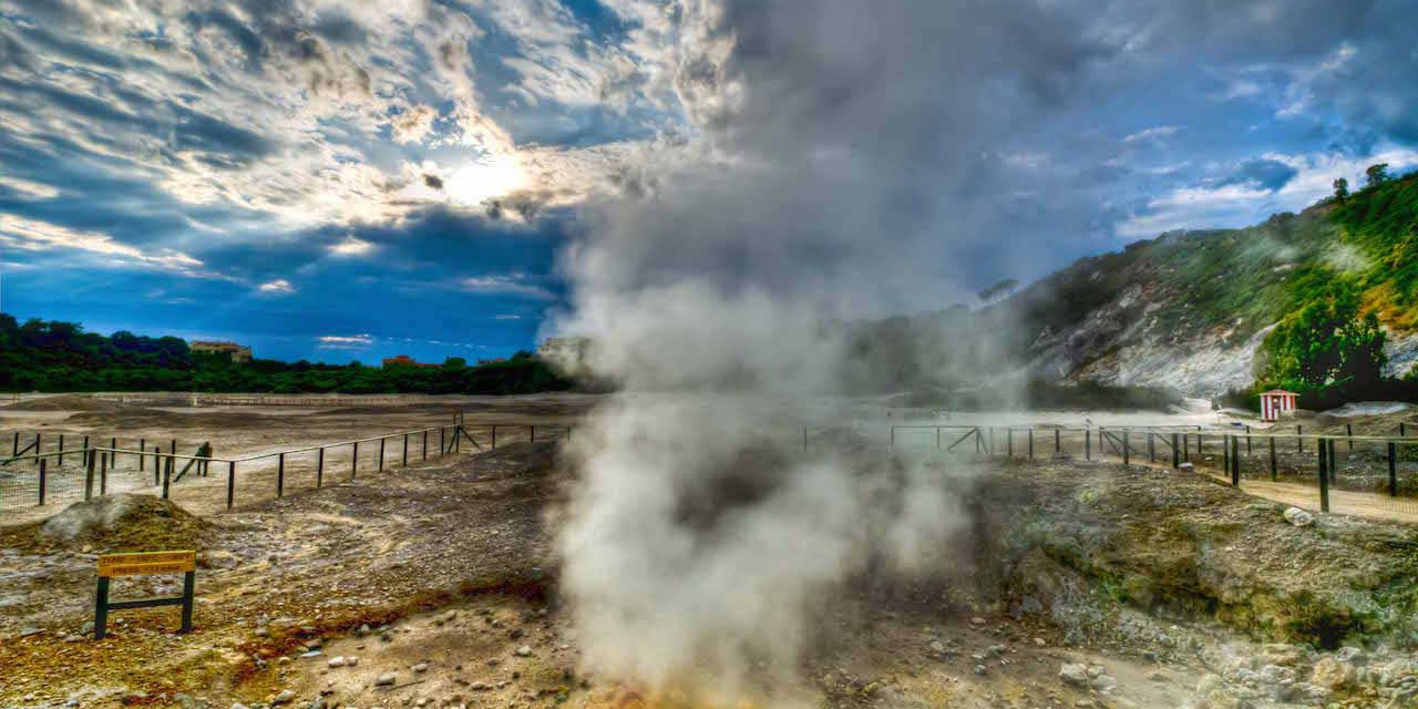La Solfatara Di Pozzuoli L unico Vulcano Attivo Dei Campi Flegrei Napoli