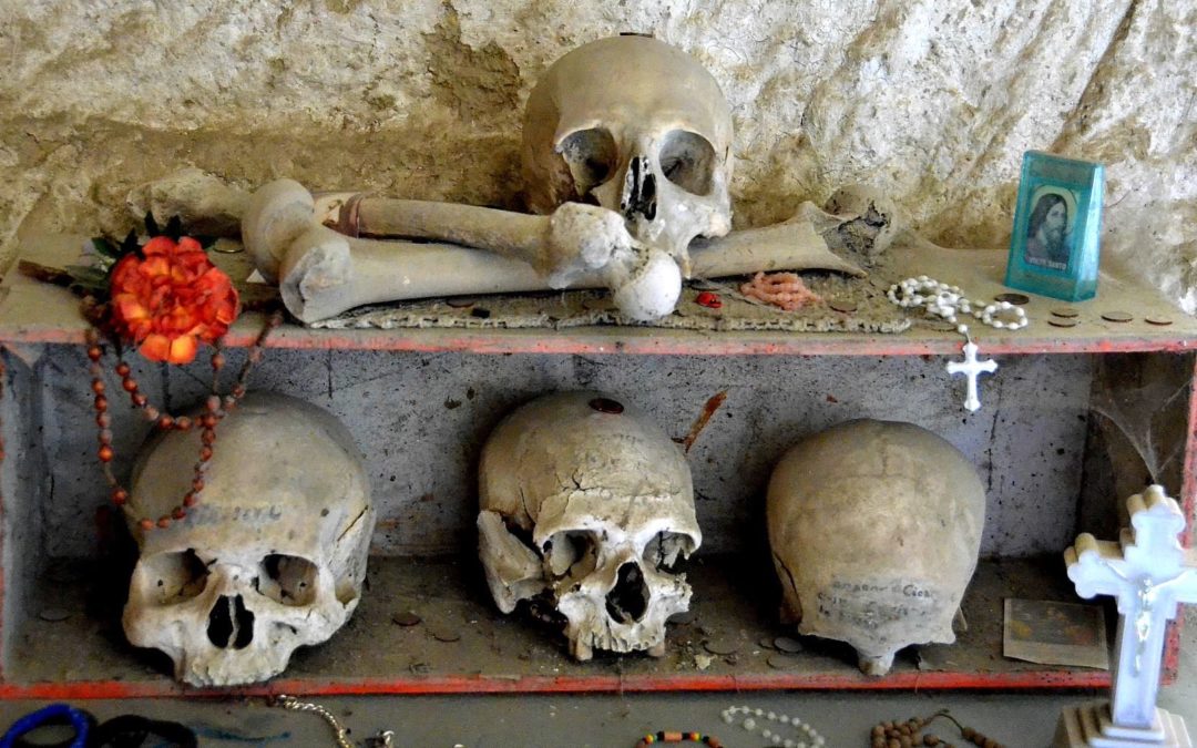 Capuzzelle e anime pezzentelle: il culto dei Morti a Napoli