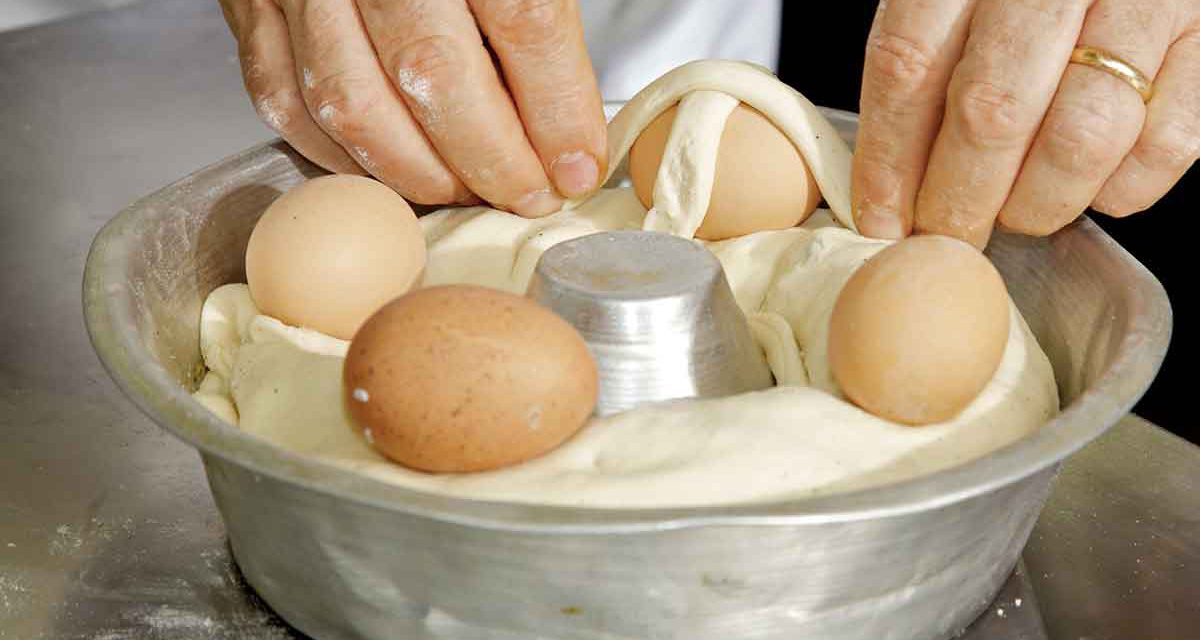 Il casatiello napoletano, la torta rustica di Pasqua e Pasquetta