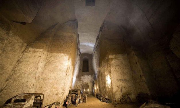 Galleria Borbonica, un affascinante labirinto sotterraneo di Napoli