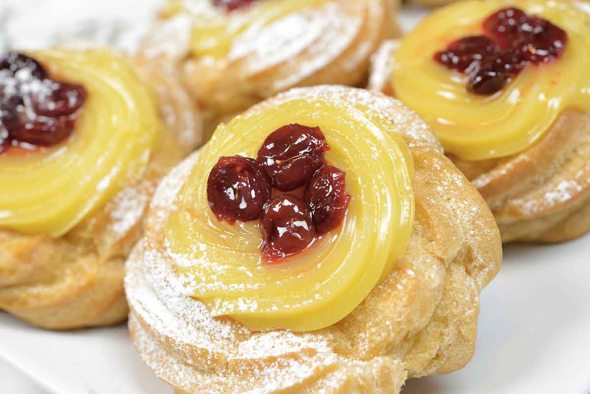 Zeppole Di San Giuseppe Storia Del Dolce Fritto Di Napoli