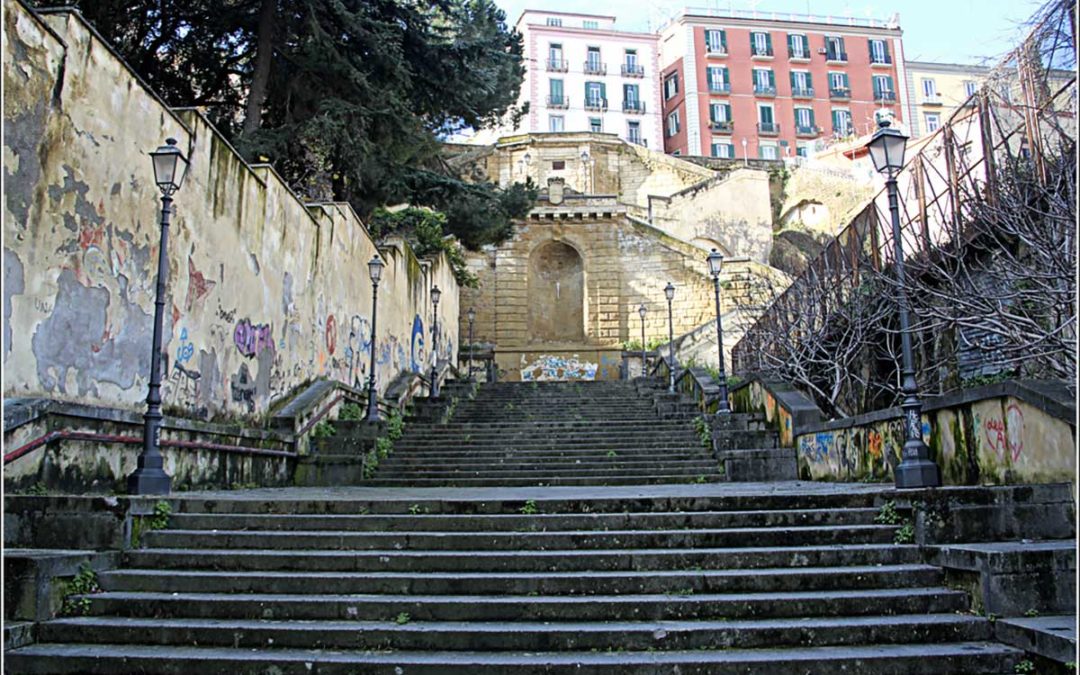 Le scale di Napoli : Napoli in salita e in discesa