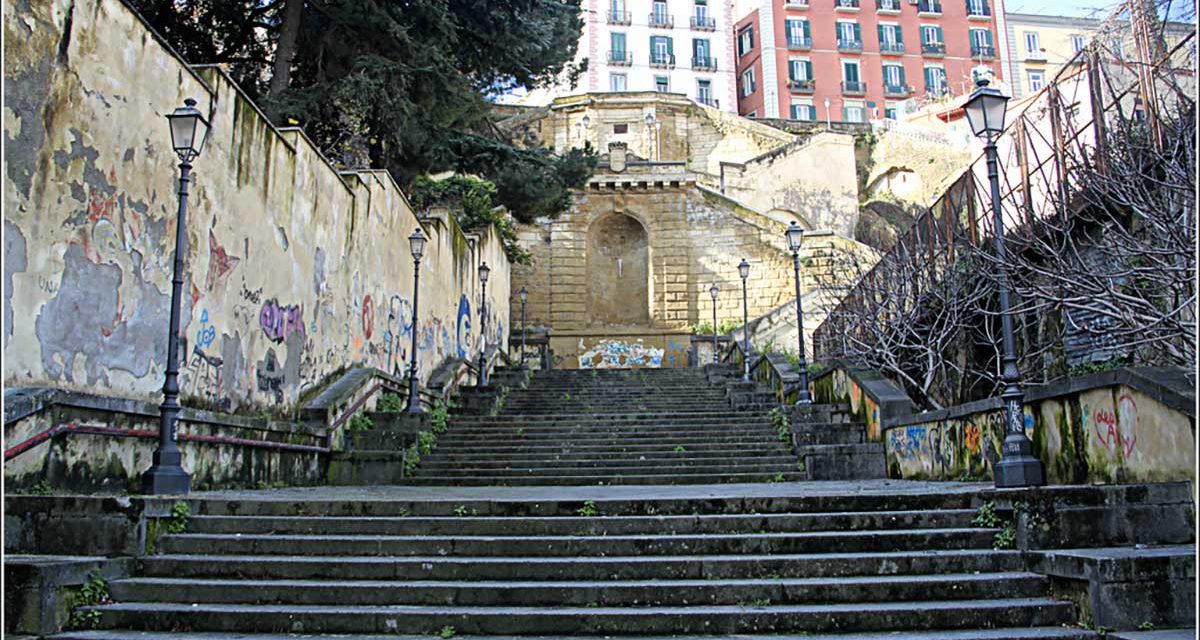 Le scale di Napoli : Napoli in salita e in discesa