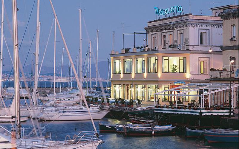 Borgo Marinari: Ristorante Transatlantico a Napoli