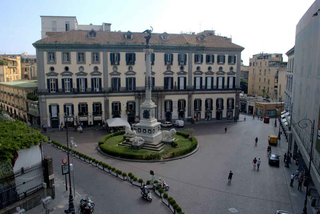 Chiara - Piazza dei Martiri