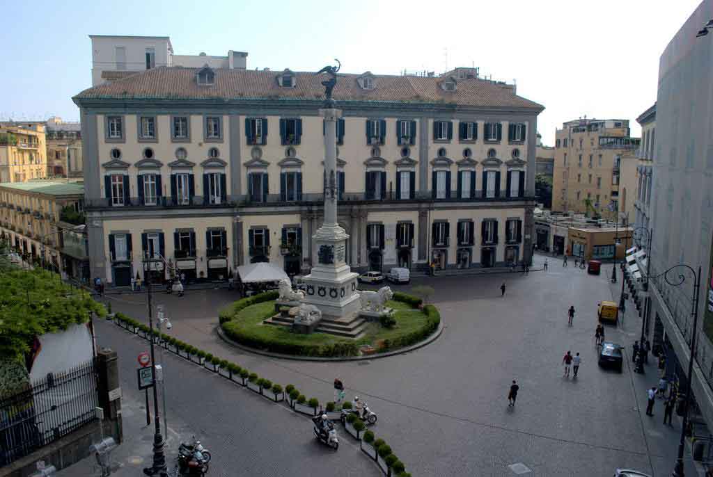 Piazza dei Martiri, Napoli