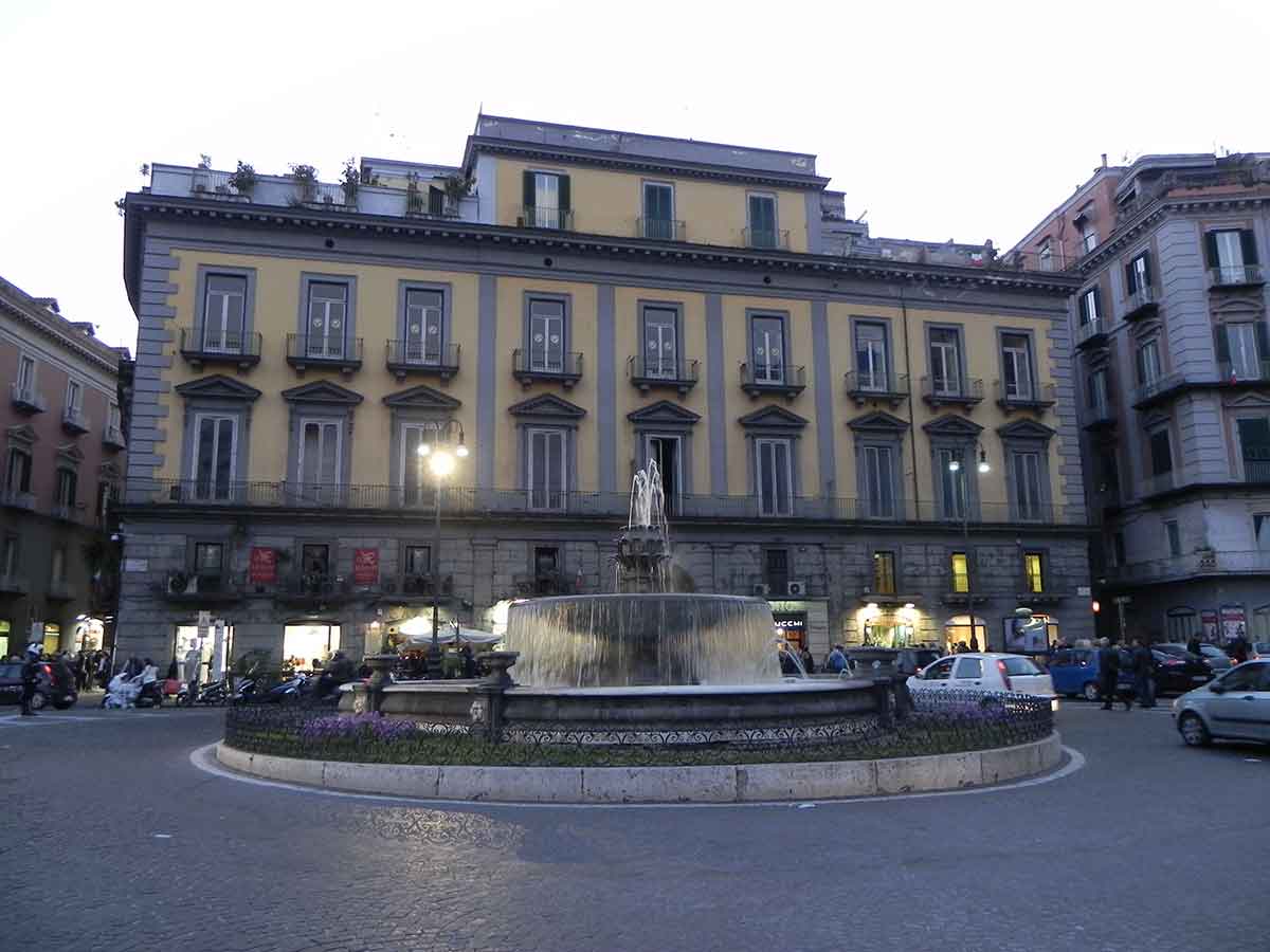 Piazza Trieste e Trento Napoli