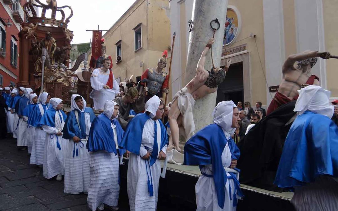 Pasqua in Campania, tra riti e processioni del Venerdì Santo Pasqua