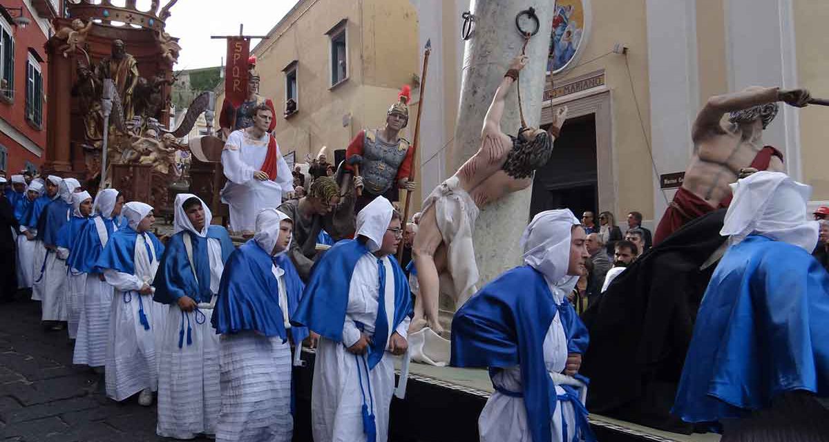 Risultati immagini per processione venerdì santo procida