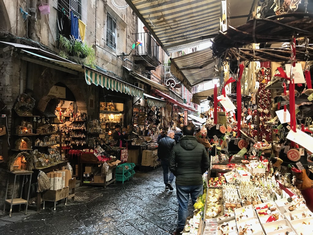 San Gregorio Armeno, la strada dei