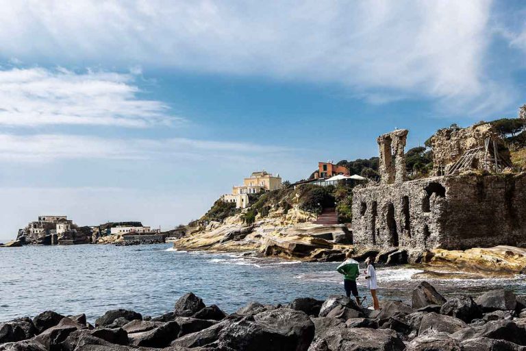 marechiaro-napoli-il-borgo-di-pescatori-affacciato-sul-golfo-di-napoli