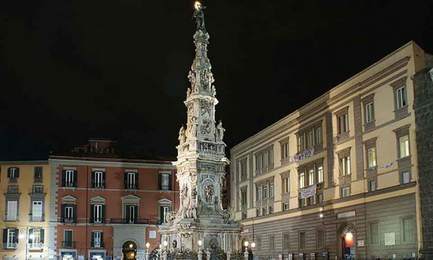 Scoprire Napoli, un obelisco dopo l’altro