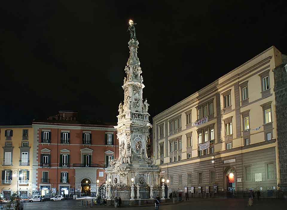 Piazza del Gesù, Napoli