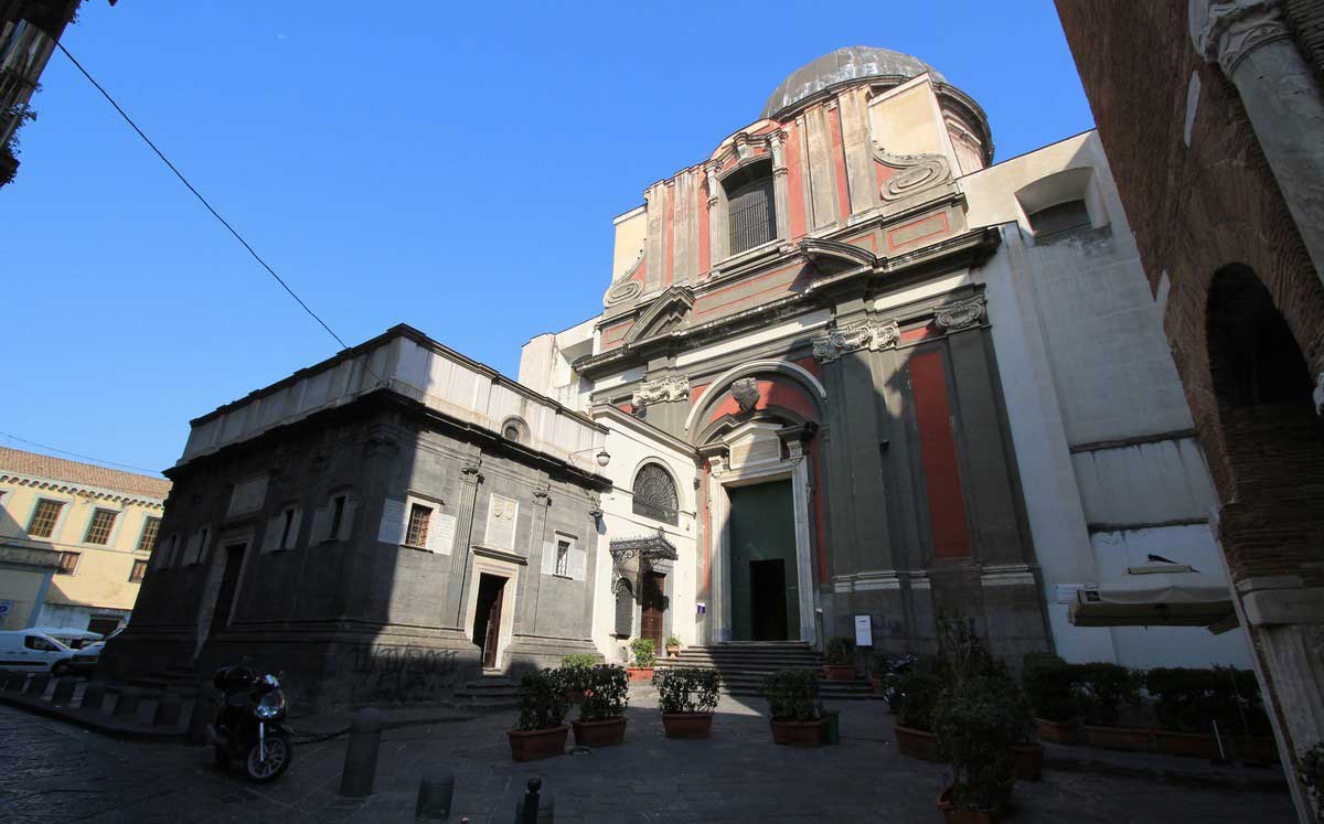 Chiesa di Pietrasanta, Napoli