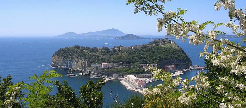 Nisida, la più piccola delle isole del golfo di Napoli