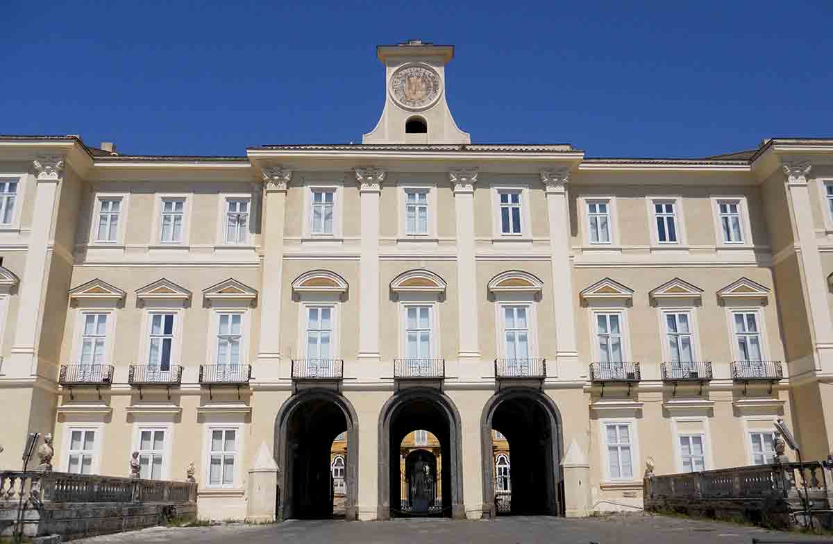 Reggia di Portici, Facciata