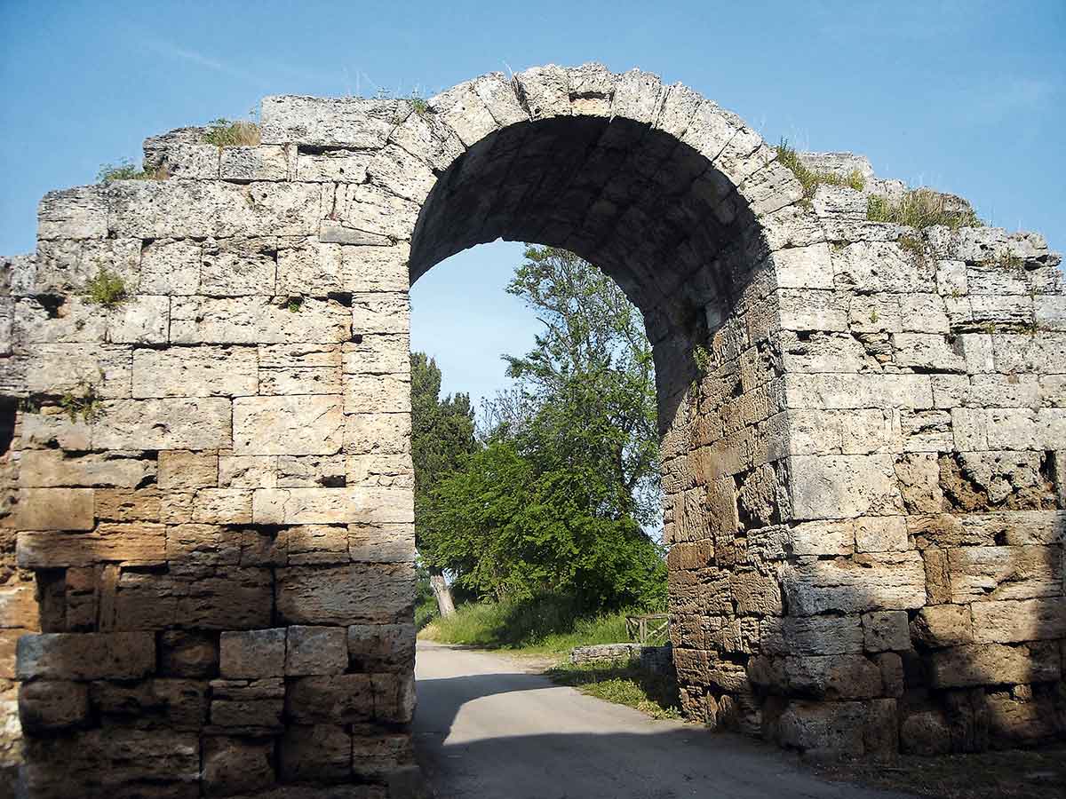 Parco Archeologico di Paestum le mura