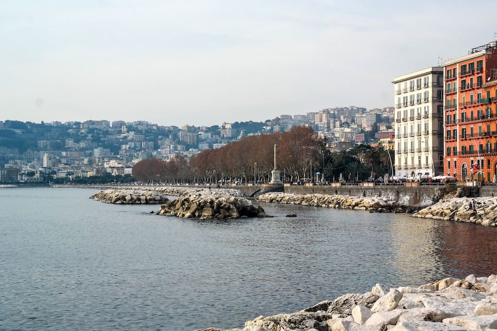 Lungomare di Napoli dal Castel dell'Ovo