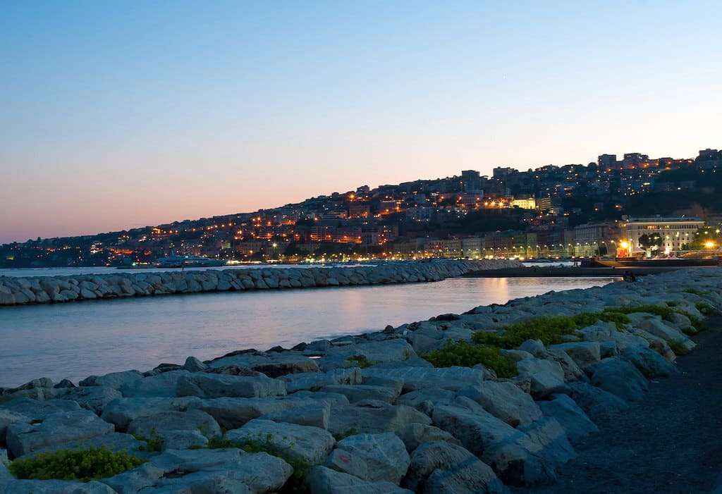 Lungomare di Napoli di Notte