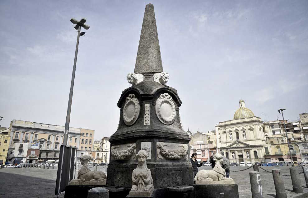 Piazza Mercato a Napoli, luogo simbolo delle vicende partenopee