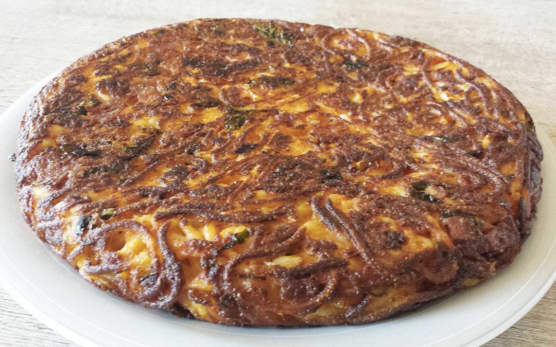 Frittata di maccheroni : storia e ricetta di un piatto tipico napoletano