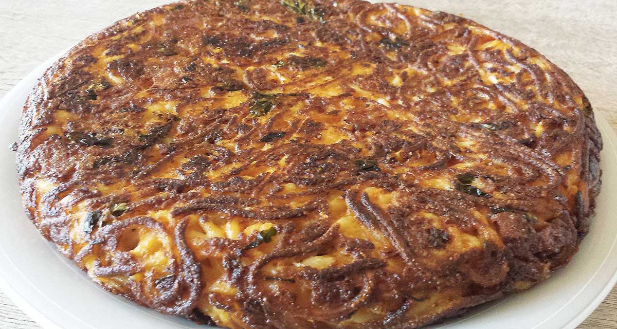Frittata di maccheroni : storia e ricetta di un piatto tipico napoletano