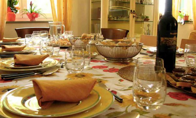 La scaramanzia napoletana si invita a tavola