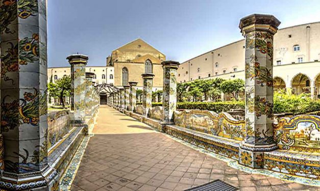 Chiostro maiolicato di Santa Chiara: visite guidate gratuite
