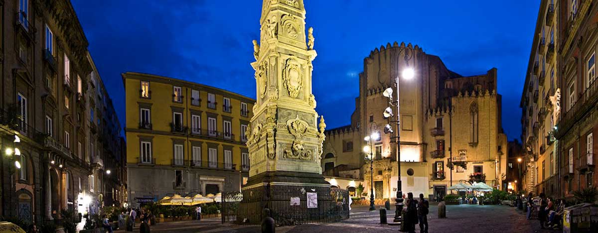 Fantasma di Maria d’Avalos, Piazza San Domenico Maggiore