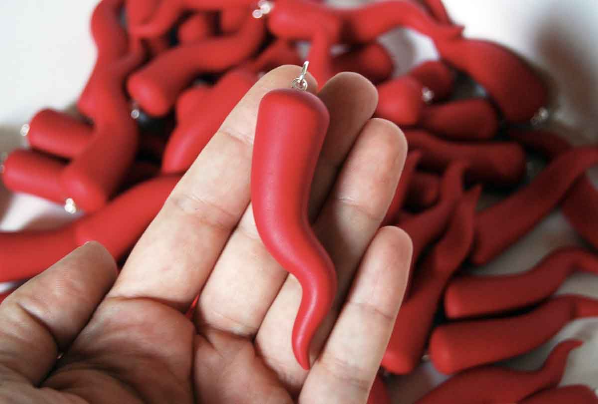 Superstizione a Napoli Corno porta fortuna