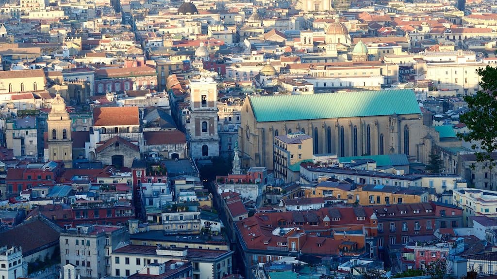 Spaccanapoli, Vista da da San Martino