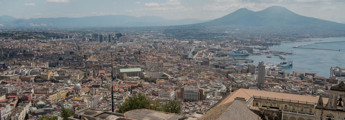 Spaccanapoli: l’antico decumano che taglia in due la città di Napoli