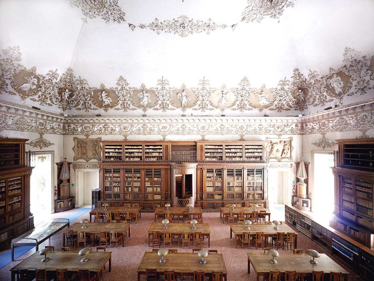 Biblioteca Nazionale Vittorio-Emanuele III Salone di lettura