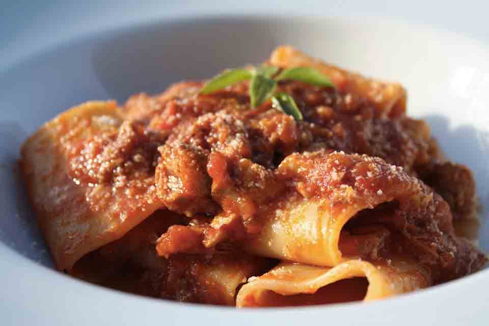 Paccheri al ragu napoletano