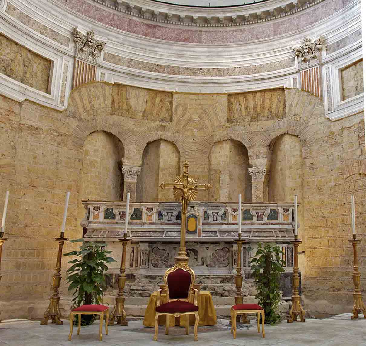 Basilica di San Giovanni Maggiore Altare
