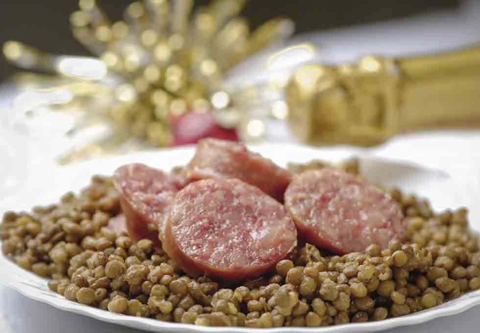 I piatti della fortuna per il nuovo anno a Napoli:  Cotechino e Lenticchie