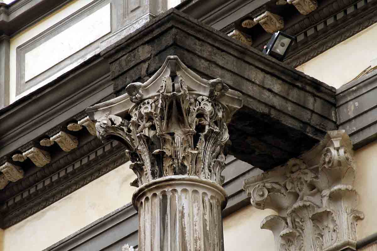 Basilica San Paolo Maggiore Colonna