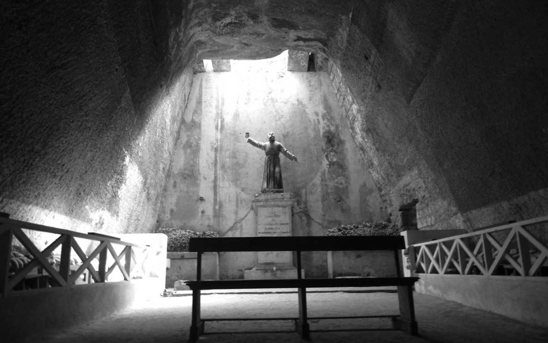 Il Cimitero delle Fontanelle di Napoli