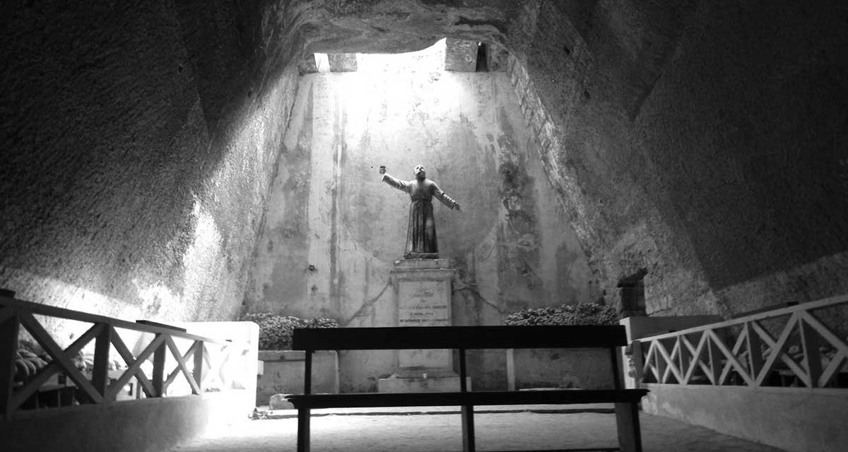 Il Cimitero delle Fontanelle di Napoli