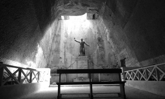 Il Cimitero delle Fontanelle di Napoli