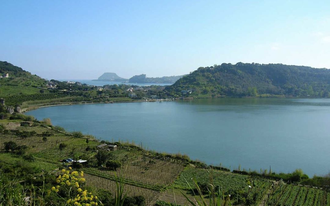 Visita guidata al Lago d’Averno, Demoni e Maghe sulla Porta degli Inferi